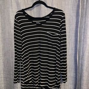 Women’s Grace & Lace Long Sleeve Perfect Pocket Tee